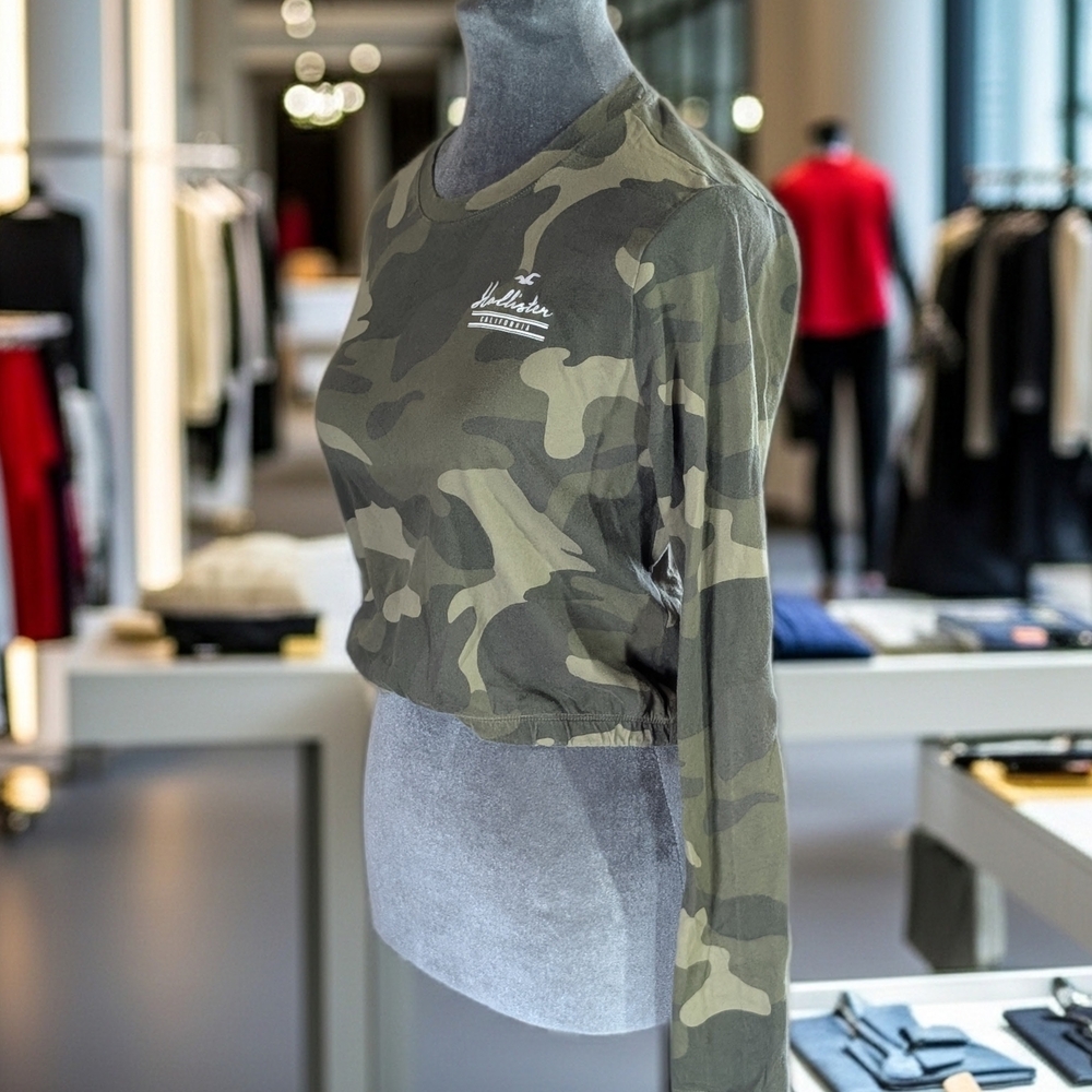 Hollister Women's‎ Green Camouflage Cropped Long Sleeve Cotton T-Shirt XS